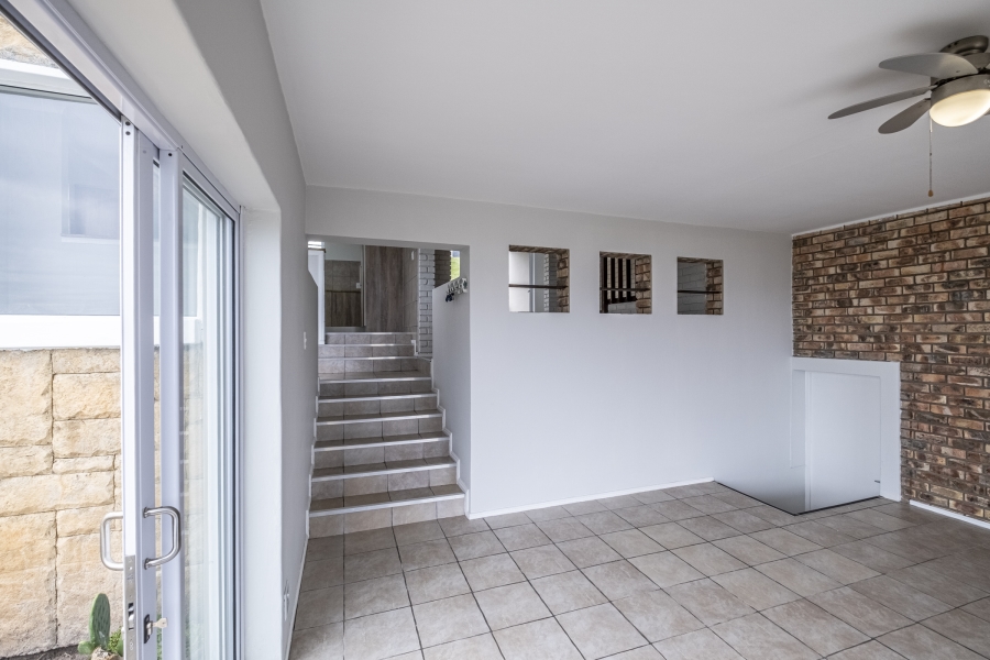 4 Bedroom Property for Sale in Seaview Eastern Cape